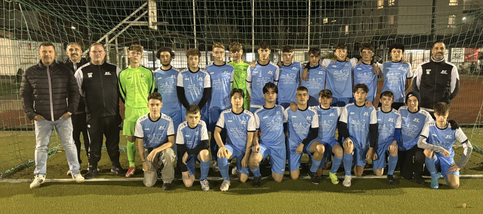 Neue Trikots für die B-Junioren